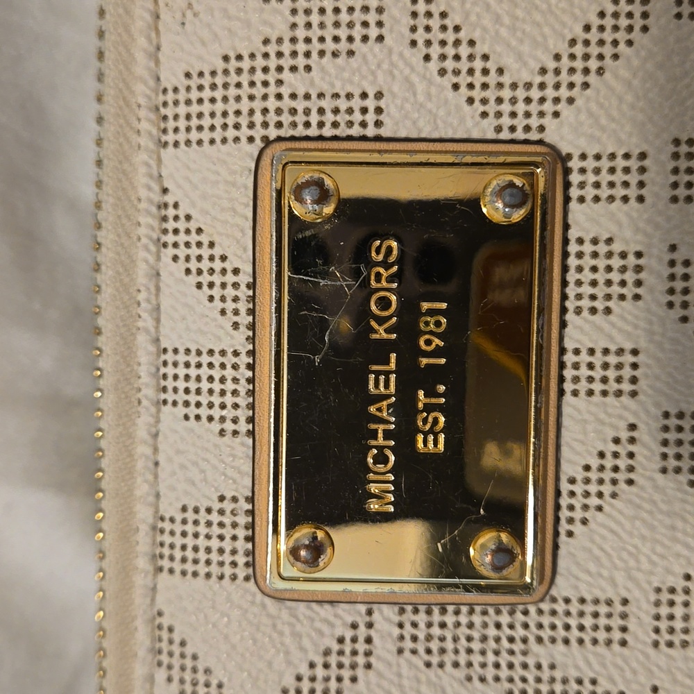Micheal Kors Jet Set Chain Tote and Wallet - Picture 9 of 13